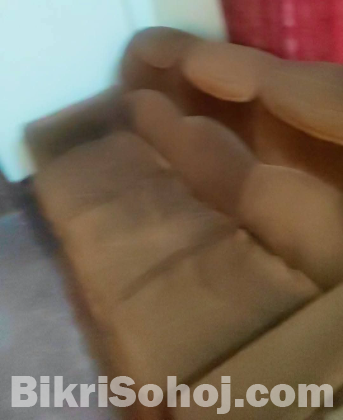 পুরাতন সোফা